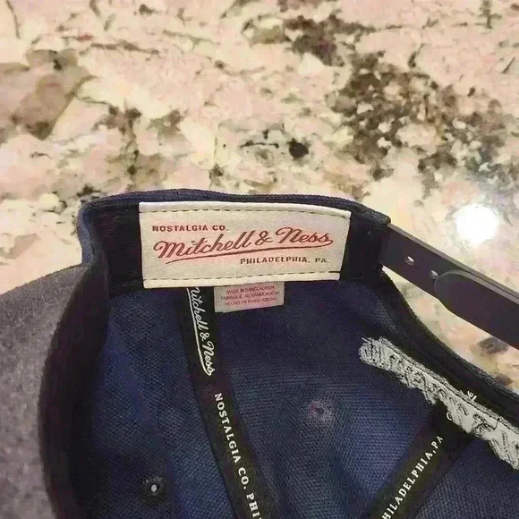 Mitchell & Ness New Orleans Pelicans Grey Tonal Logo Snapback Navy NBA Cap Hat - Picture 4 of 7